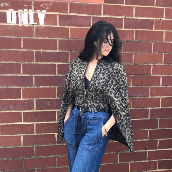 ✨LAST ONE ✨Chic Leopard jacket/cape - Picture 4 of 8